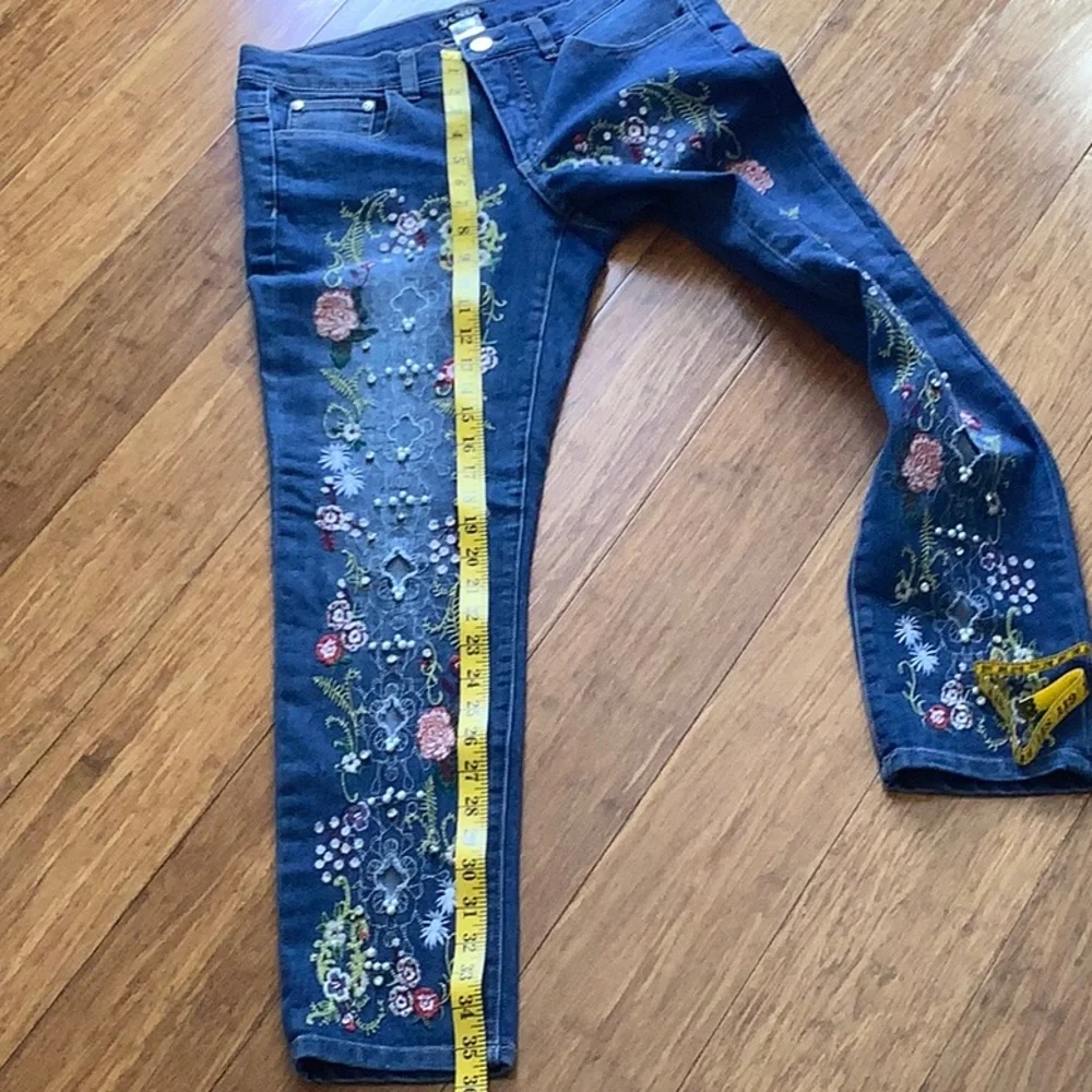 Venus Embroidered Cropped Ankle Blue Jeans - Picture 7 of 11